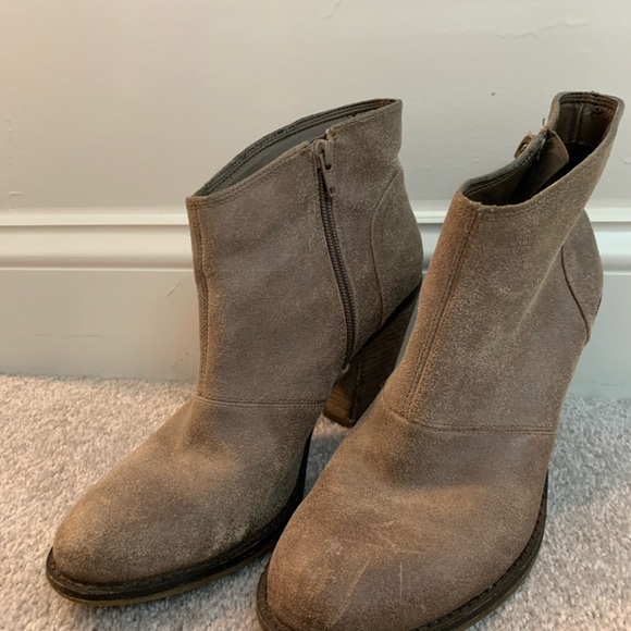 Distressed grey jessica Simpson boot 🥾 - Picture 2 of 7